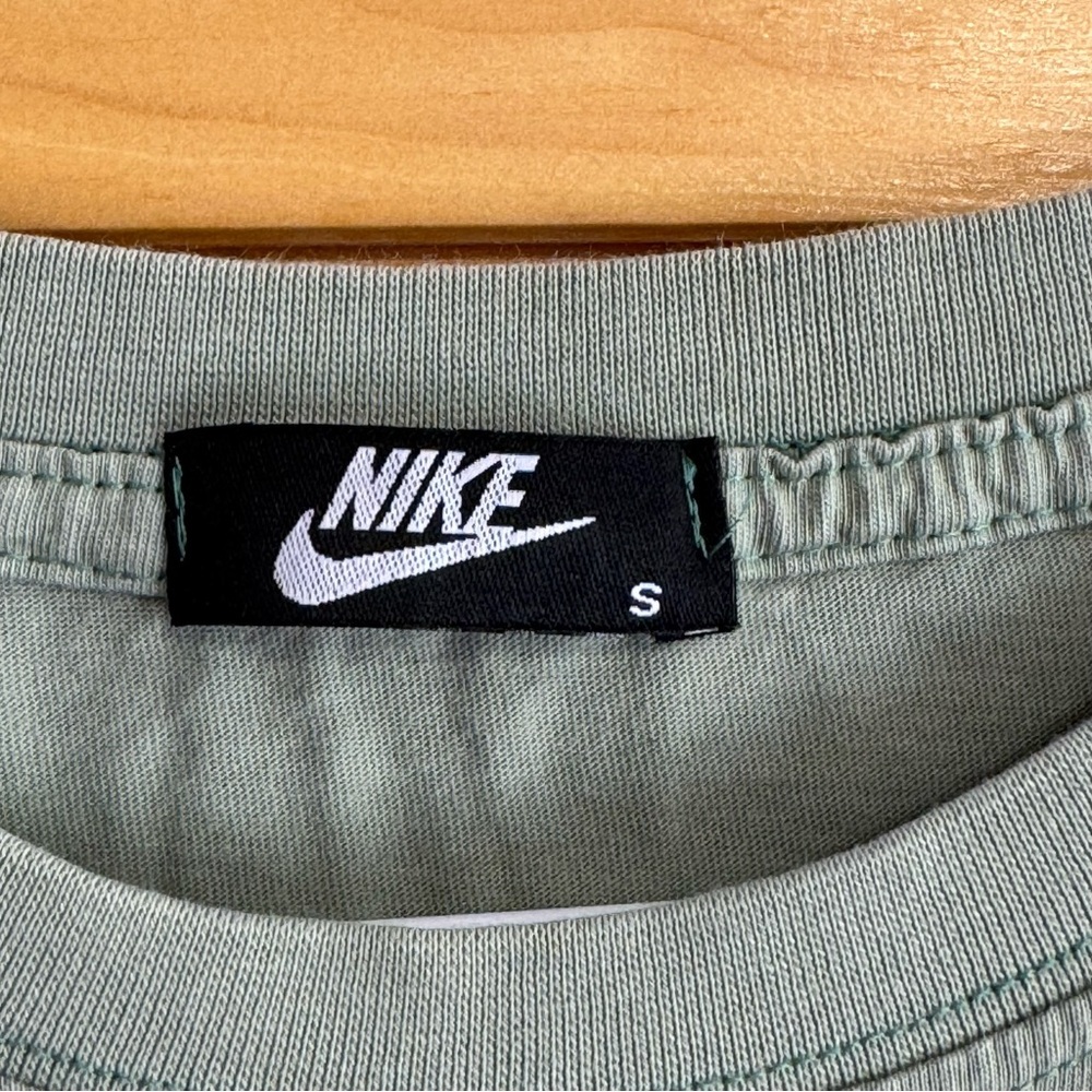 Nike Air Paris Saint-Germain Logo T-Shirt in Soft Green Small - Picture 4 of 6